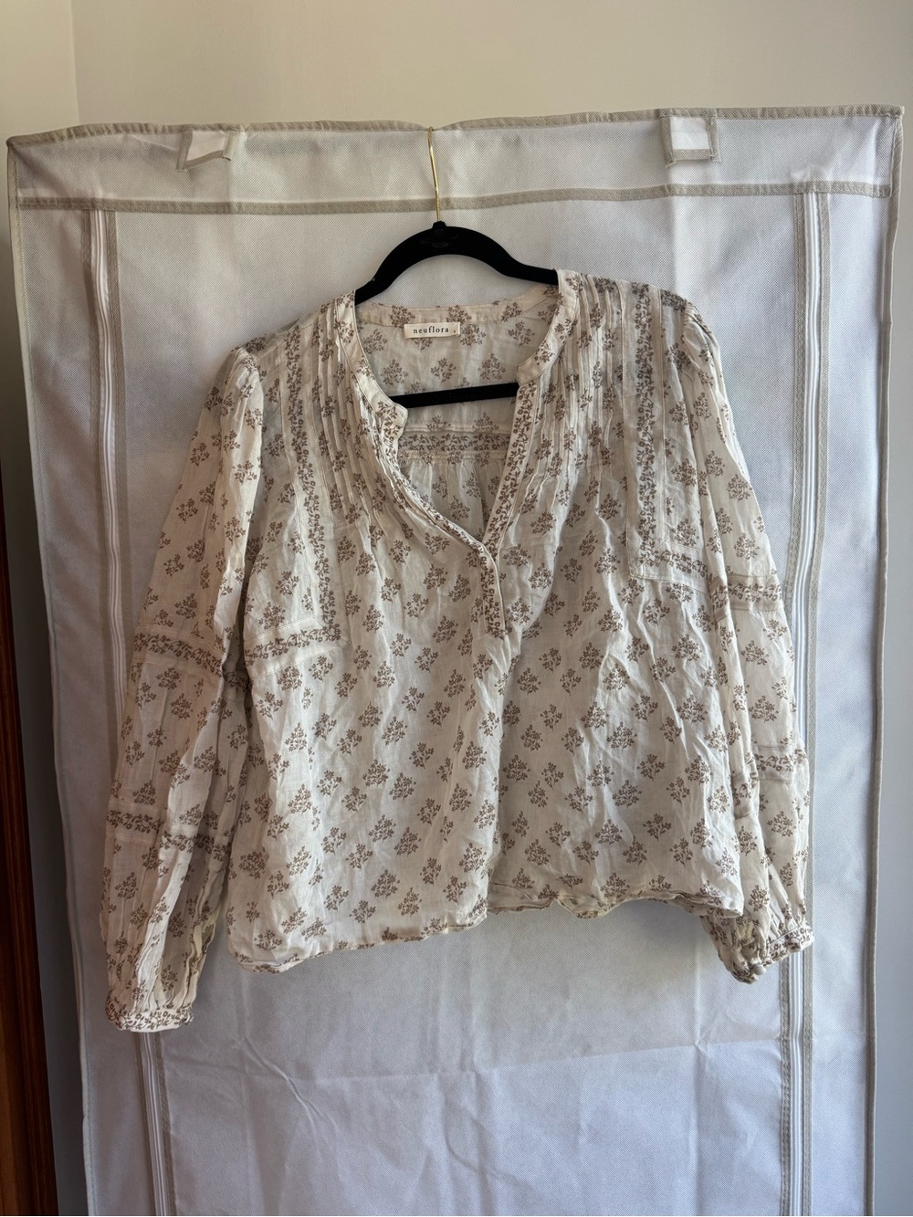 Sea Star Cream Floral Pintuck Blouse – Lightweight Long-Sleeve